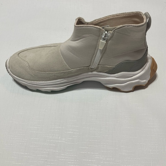 Women’s beige chunky sole Sorel sneakers - Picture 6 of 13